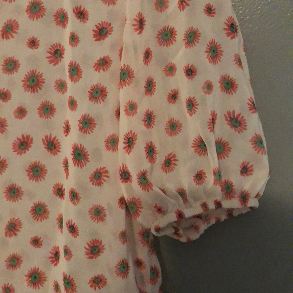 Springy Top - Picture 2 of 2